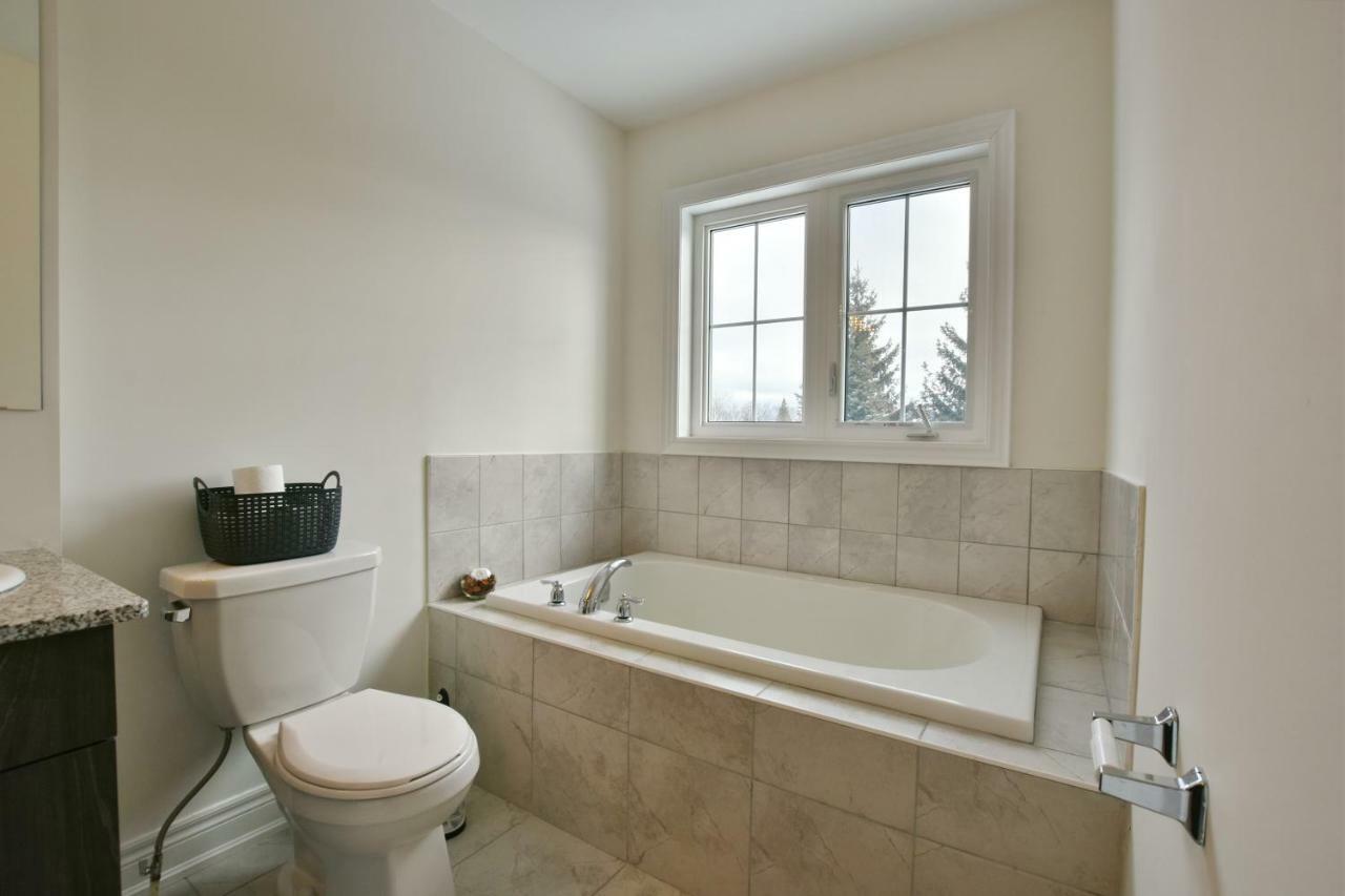 New Blue Mountain Village Snowbridge Executive Townhome Sleeps 10 With Outdoor Pool And Shuttle Nottawa Экстерьер фото