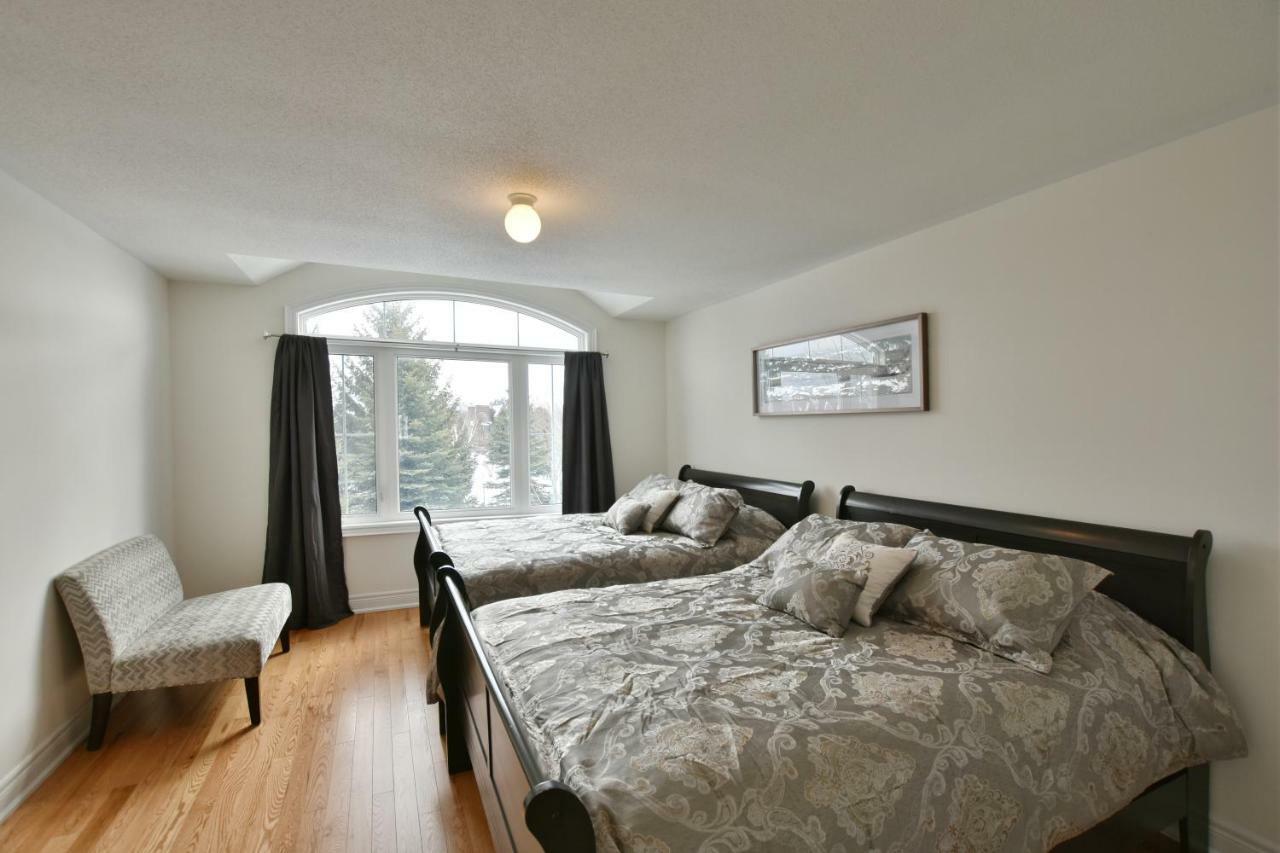 New Blue Mountain Village Snowbridge Executive Townhome Sleeps 10 With Outdoor Pool And Shuttle Nottawa Экстерьер фото